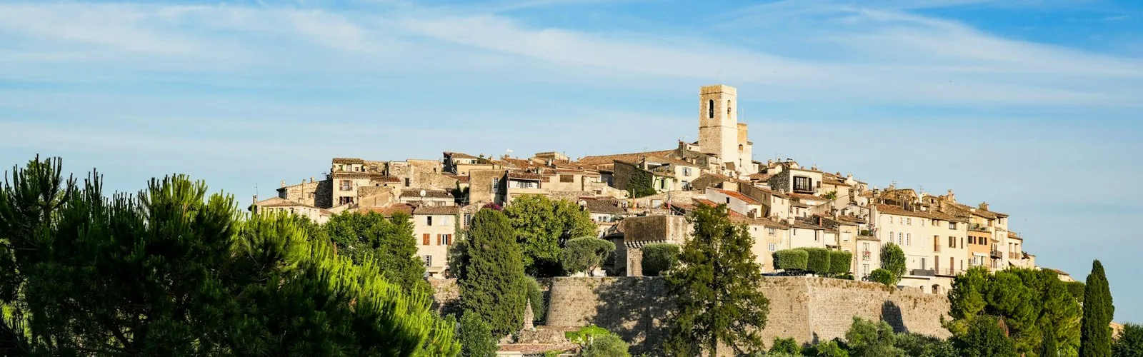 Village perché de Provence en fin de journée, illustration