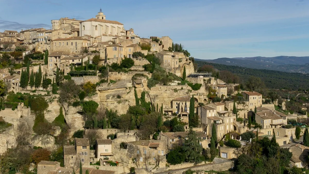Village perché du Luberon, pierre blonde, illustration